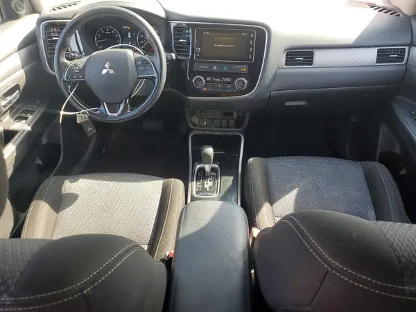 JA4AZ3A33JZ012574 2018 MITSUBISHI OUTLANDER - Image 8