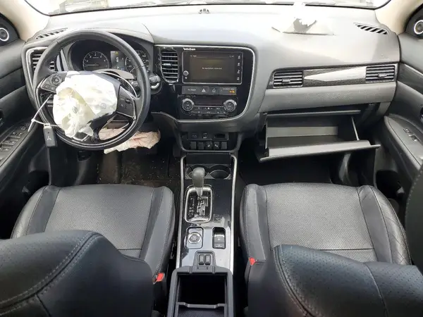 JA4AZ3A33JZ014745 2018 MITSUBISHI OUTLANDER - Image 8