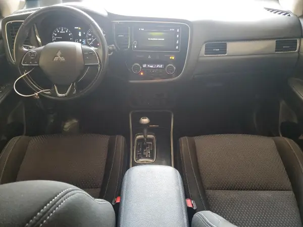 JA4AZ3A33JZ014955 2018 MITSUBISHI OUTLANDER - Image 8