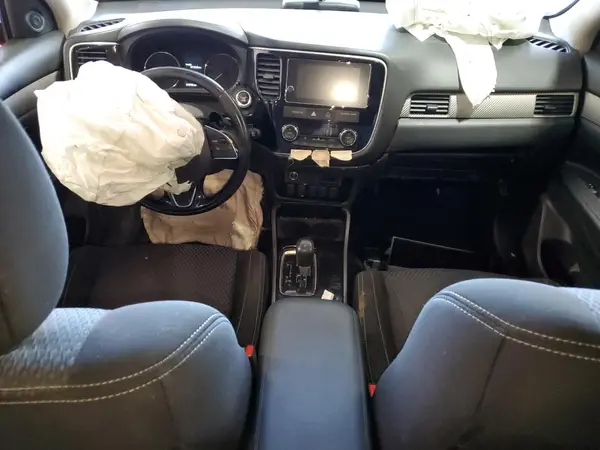 JA4AZ3A33JZ015880 2018 MITSUBISHI OUTLANDER - Image 8