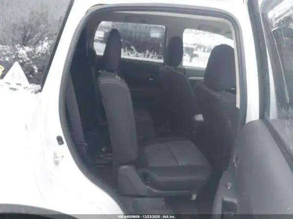 JA4AZ3A33JZ016205 2018 MITSUBISHI OUTLANDER - Image 8