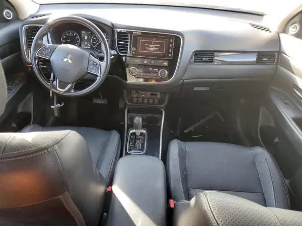 JA4AZ3A33JZ020383 2018 MITSUBISHI OUTLANDER - Image 8