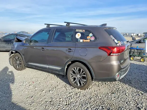 JA4AZ3A33JZ023462 2018 MITSUBISHI OUTLANDER - Image 2