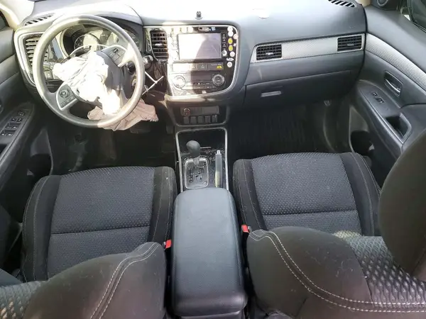 JA4AZ3A33JZ023462 2018 MITSUBISHI OUTLANDER - Image 8