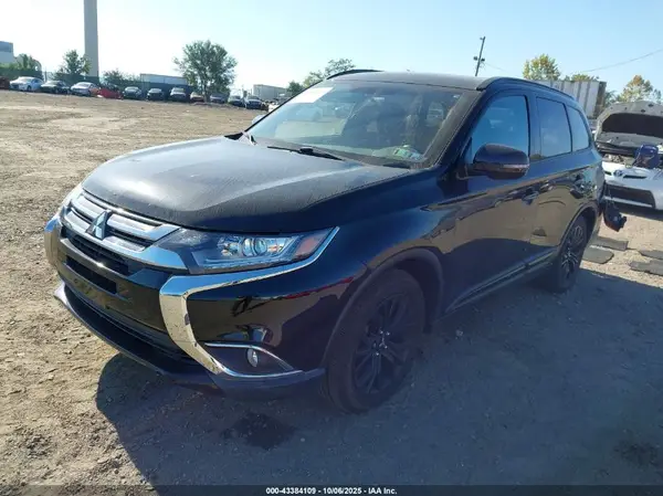 JA4AZ3A33JZ025678 2018 MITSUBISHI OUTLANDER - Image 2