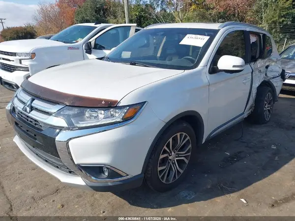 JA4AZ3A33JZ025874 2018 MITSUBISHI OUTLANDER - Image 2
