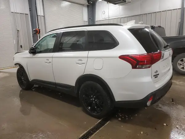 JA4AZ3A33JZ029195 2018 MITSUBISHI OUTLANDER - Image 2