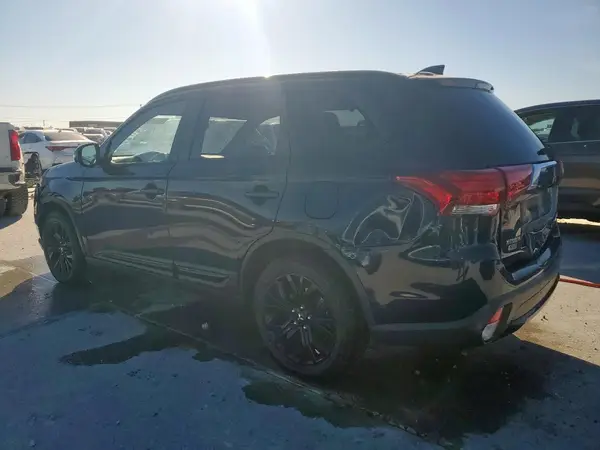 JA4AZ3A33JZ031173 2018 MITSUBISHI OUTLANDER - Image 2