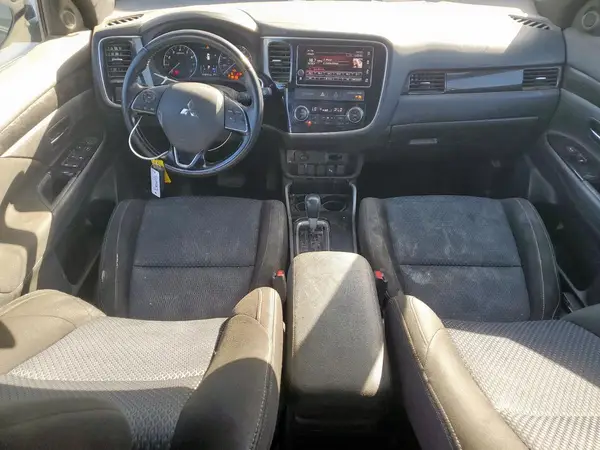 JA4AZ3A33JZ031173 2018 MITSUBISHI OUTLANDER - Image 8