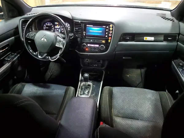 JA4AZ3A33JZ031738 2018 MITSUBISHI OUTLANDER - Image 8