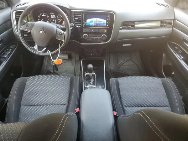 JA4AZ3A33JZ034784 2018 MITSUBISHI OUTLANDER - Image 8
