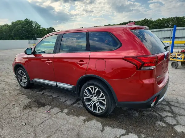 JA4AZ3A33JZ036518 2018 MITSUBISHI OUTLANDER - Image 2