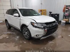 JA4AZ3A33JZ040715 2018 MITSUBISHI OUTLANDER