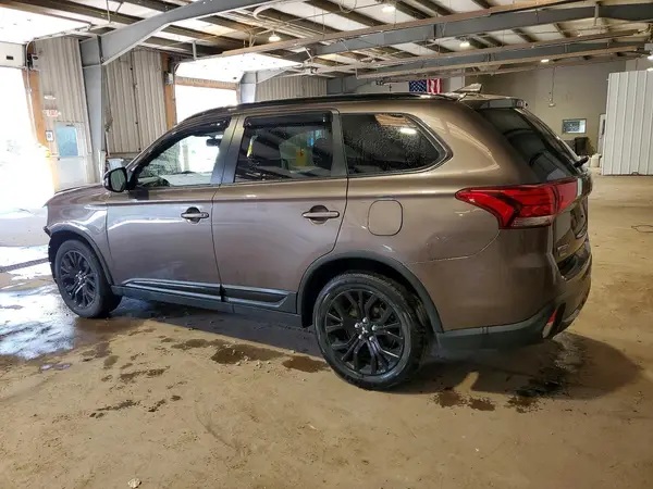 JA4AZ3A33JZ044988 2018 MITSUBISHI OUTLANDER - Image 2