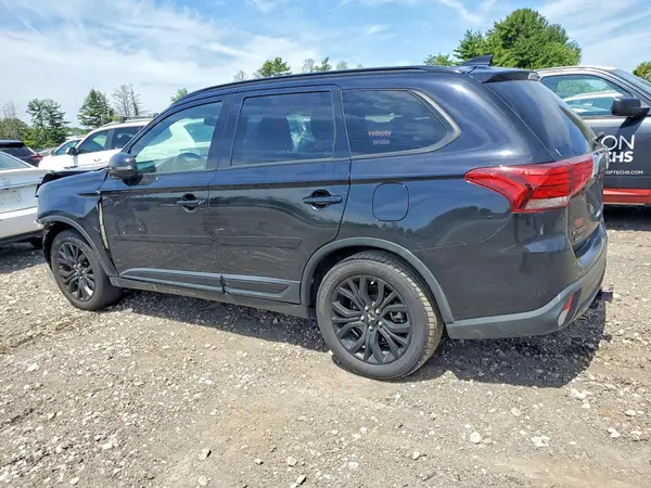 JA4AZ3A33JZ048300 2018 MITSUBISHI OUTLANDER - Image 2