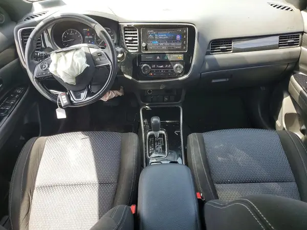 JA4AZ3A33JZ048300 2018 MITSUBISHI OUTLANDER - Image 8