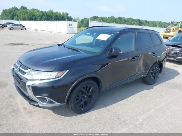 JA4AZ3A33JZ048927 2018 MITSUBISHI OUTLANDER - Image 2
