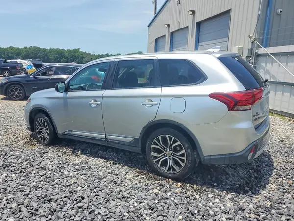 JA4AZ3A33JZ052959 2018 MITSUBISHI OUTLANDER - Image 2