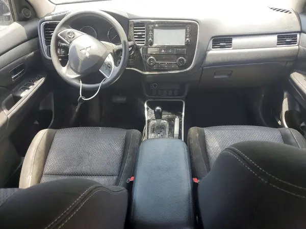 JA4AZ3A33JZ052959 2018 MITSUBISHI OUTLANDER - Image 8