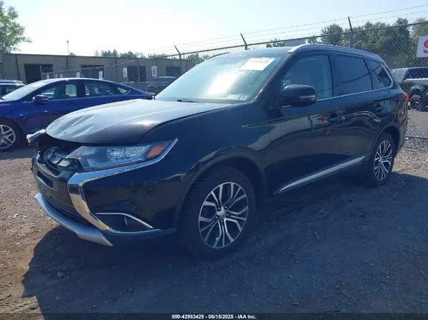 JA4AZ3A33JZ053450 2018 MITSUBISHI OUTLANDER - Image 2