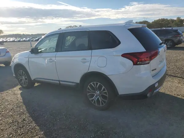 JA4AZ3A33JZ054016 2018 MITSUBISHI OUTLANDER - Image 2