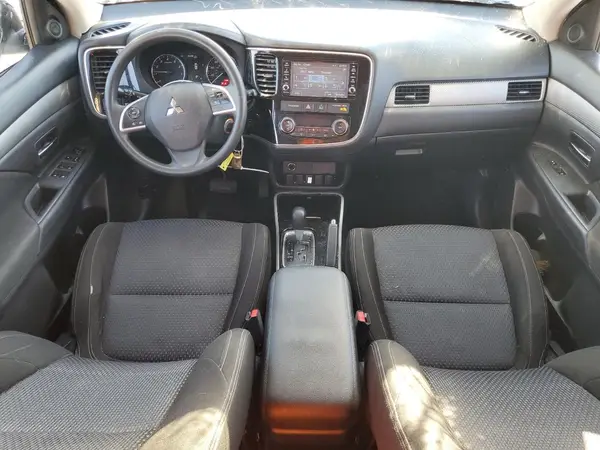 JA4AZ3A33JZ054016 2018 MITSUBISHI OUTLANDER - Image 8