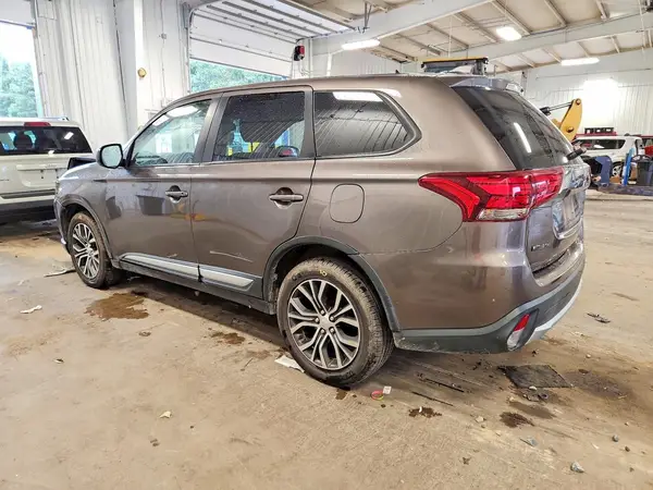 JA4AZ3A33JZ054095 2018 MITSUBISHI OUTLANDER - Image 2