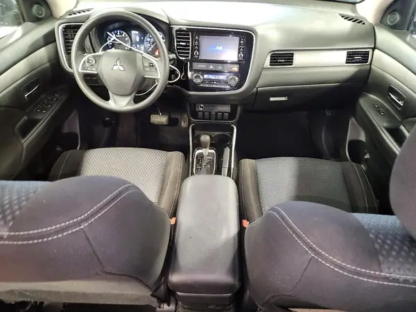 JA4AZ3A33JZ054095 2018 MITSUBISHI OUTLANDER - Image 8
