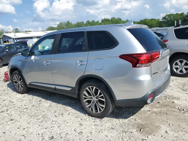 JA4AZ3A33JZ057269 2018 MITSUBISHI OUTLANDER - Image 2