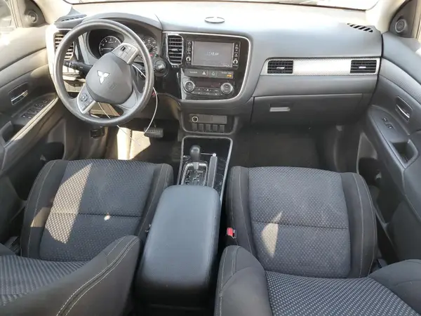 JA4AZ3A33JZ057269 2018 MITSUBISHI OUTLANDER - Image 8