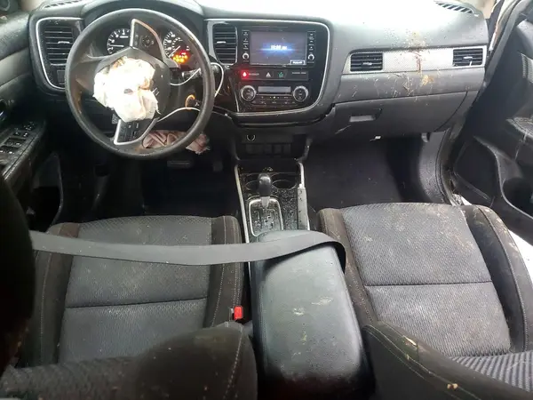 JA4AZ3A33JZ057580 2018 MITSUBISHI OUTLANDER - Image 8