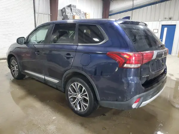JA4AZ3A33JZ057627 2018 MITSUBISHI OUTLANDER - Image 2