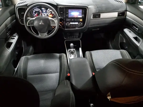 JA4AZ3A33JZ057627 2018 MITSUBISHI OUTLANDER - Image 8