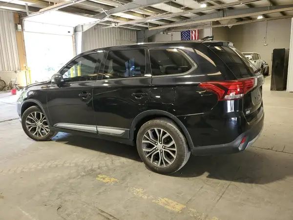 JA4AZ3A33JZ057675 2018 MITSUBISHI OUTLANDER - Image 2
