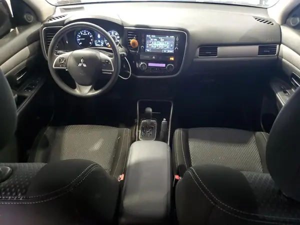 JA4AZ3A33JZ057675 2018 MITSUBISHI OUTLANDER - Image 8