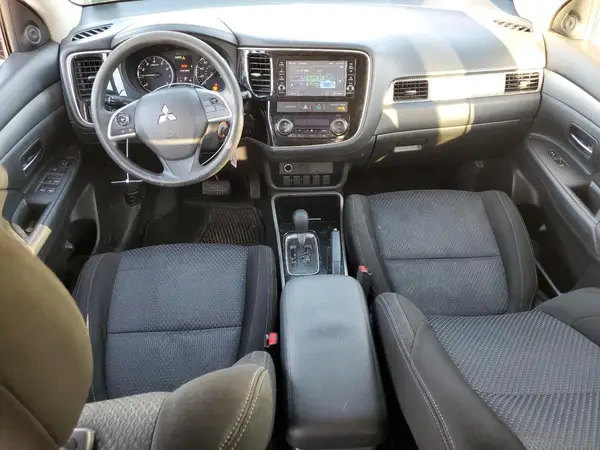 JA4AZ3A33JZ058194 2018 MITSUBISHI OUTLANDER - Image 8
