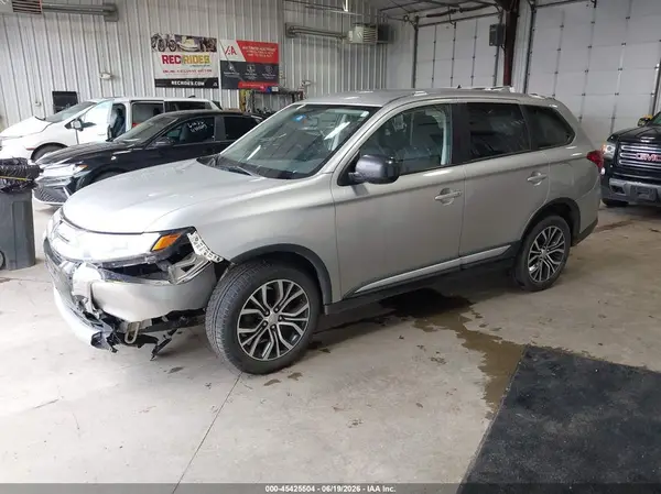 JA4AZ3A33JZ058275 2018 MITSUBISHI OUTLANDER - Image 2