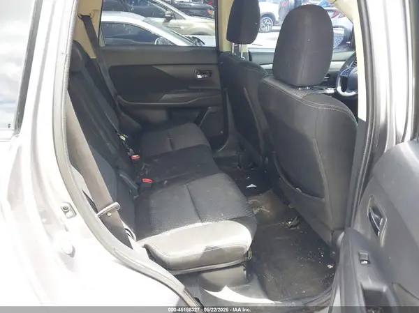 JA4AZ3A33JZ059023 2018 MITSUBISHI OUTLANDER - Image 8