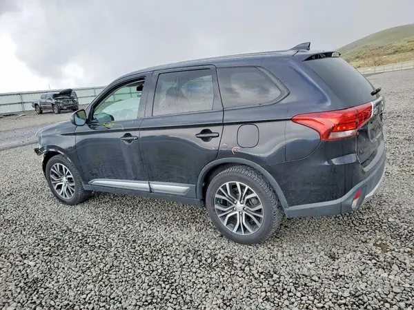 JA4AZ3A33JZ059488 2018 MITSUBISHI OUTLANDER - Image 2