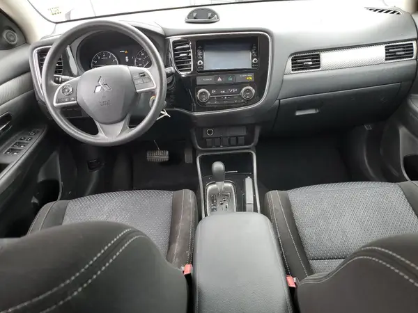 JA4AZ3A33JZ059636 2018 MITSUBISHI OUTLANDER - Image 8