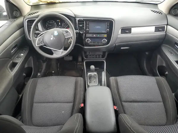 JA4AZ3A33JZ061757 2018 MITSUBISHI OUTLANDER - Image 8