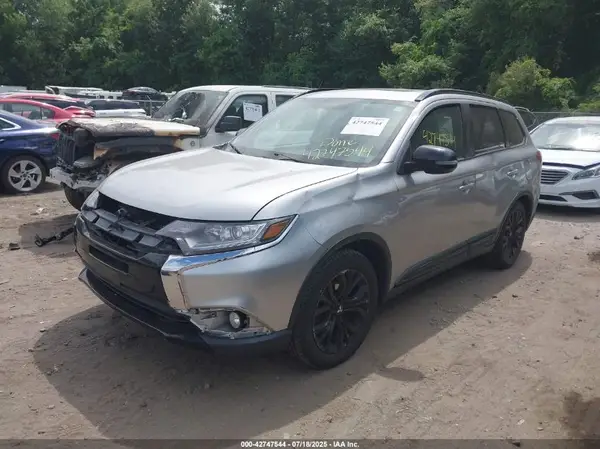 JA4AZ3A33JZ067896 2018 MITSUBISHI OUTLANDER - Image 2