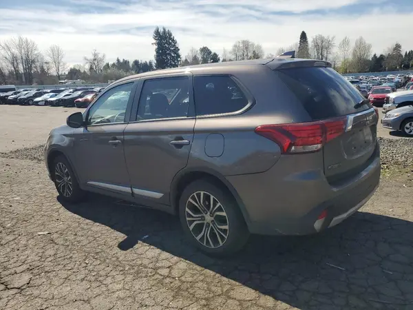 JA4AZ3A33JZ070085 2018 MITSUBISHI OUTLANDER - Image 2