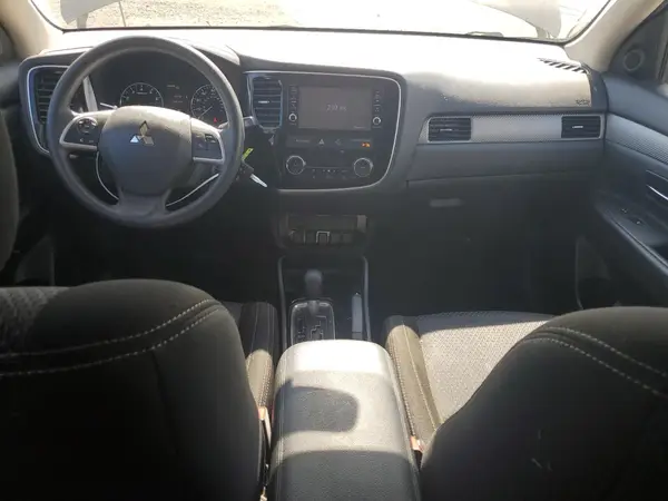 JA4AZ3A33JZ070085 2018 MITSUBISHI OUTLANDER - Image 8