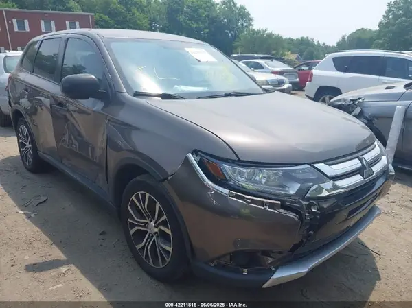 JA4AZ3A33JZ070541 2018 MITSUBISHI OUTLANDER - Image 1