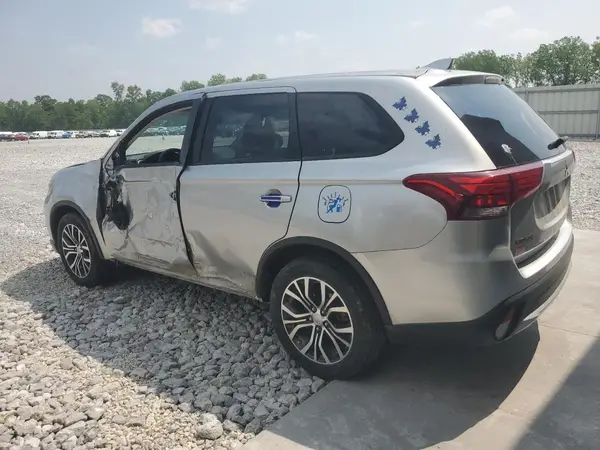 JA4AZ3A33JZ070667 2018 MITSUBISHI OUTLANDER - Image 2