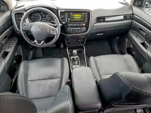 JA4AZ3A33JZ070801 2018 MITSUBISHI OUTLANDER - Image 8
