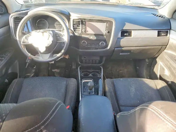 JA4AZ3A33JZ071396 2018 MITSUBISHI OUTLANDER - Image 8