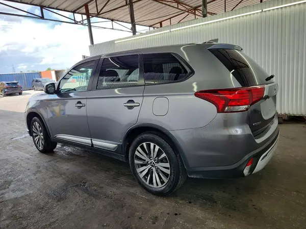 JA4AZ3A33KJ000490 2019 MITSUBISHI OUTLANDER - Image 2