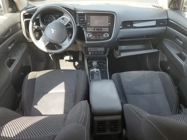 JA4AZ3A33KJ000828 2019 MITSUBISHI OUTLANDER - Image 8